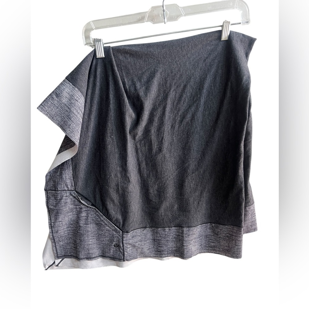 Lululemon throw it on Wrap black and grey scarf